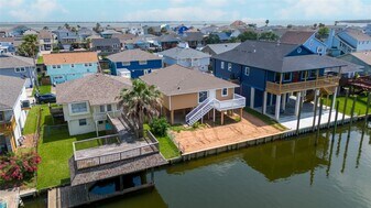 901 Bonita Dr in Bayou Vista, TX - Building Photo