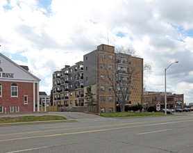 Monterey Park in Toronto, ON - Building Photo - Building Photo