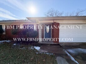 1403 Nichols St in Ennis, TX - Building Photo