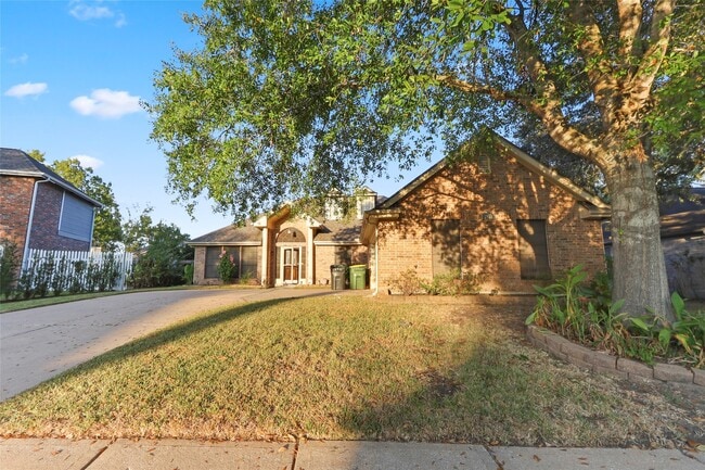 1813 Oakwood Dr E in Pearland, TX - Building Photo - Building Photo