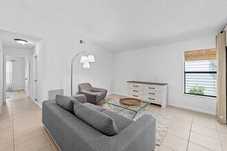 2533 Bedford Mews Dr in Wellington, FL - Building Photo - Building Photo