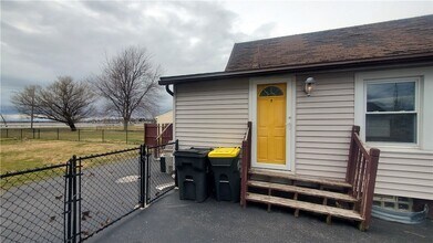 2331 Edgemere Dr in Rochester, NY - Foto de edificio - Building Photo