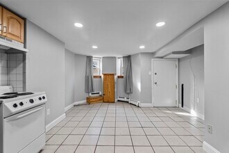 110 W 3rd St-Unit -1 in Boston, MA - Foto de edificio - Building Photo
