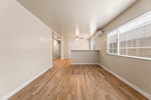 9226 Palm St, Unit B in Bellflower, CA - Building Photo