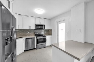 650 Coral Wy in Coral Gables, FL - Building Photo - Building Photo