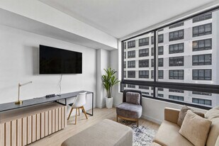 225 N Miami Ave in Miami, FL - Building Photo