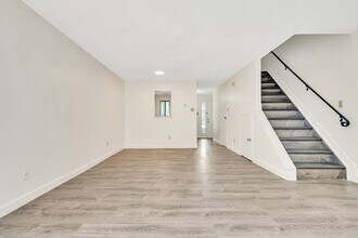 28 Village Hill Ln in Natick, MA - Building Photo - Building Photo