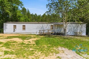 2076 Pine Hill Rd in Kiln, MS - Building Photo