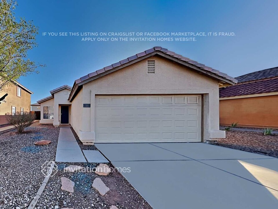 22059 W Solano Dr in Buckeye, AZ - Foto de edificio