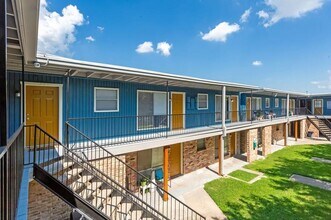 1305 Memorial Dr in Baytown, TX - Building Photo - Building Photo