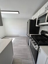 42 Pond St in Belmont, MA - Foto de edificio - Building Photo