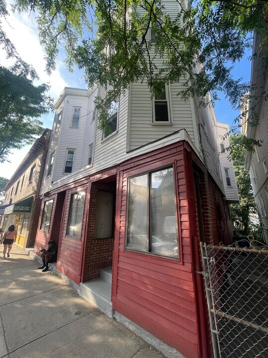 213 Highland Ave, Unit #A in Somerville, MA - Foto de edificio