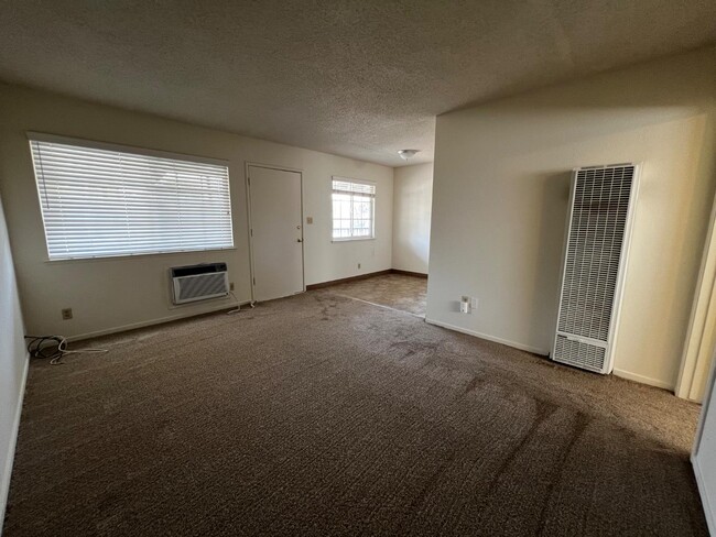 908 Nevada St in Kingsburg, CA - Building Photo - Building Photo