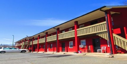 Carriage Place Apartments in Winston-Salem, NC - Building Photo - Building Photo