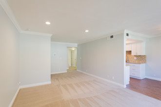 Mountain View Town Center I & II Apartments in Mountain View, CA - Building Photo - Interior Photo