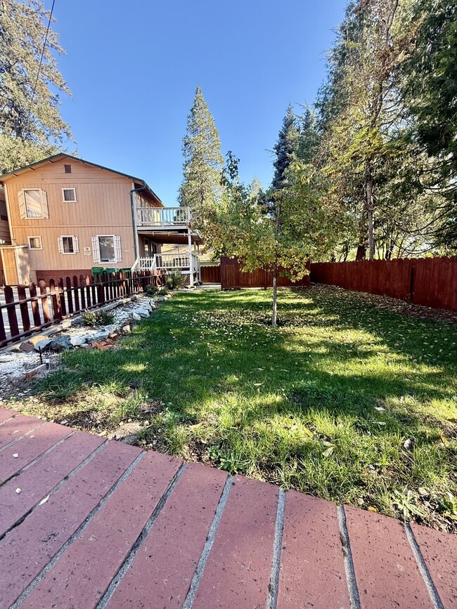 319 Chapel St in Grass Valley, CA - Building Photo - Building Photo