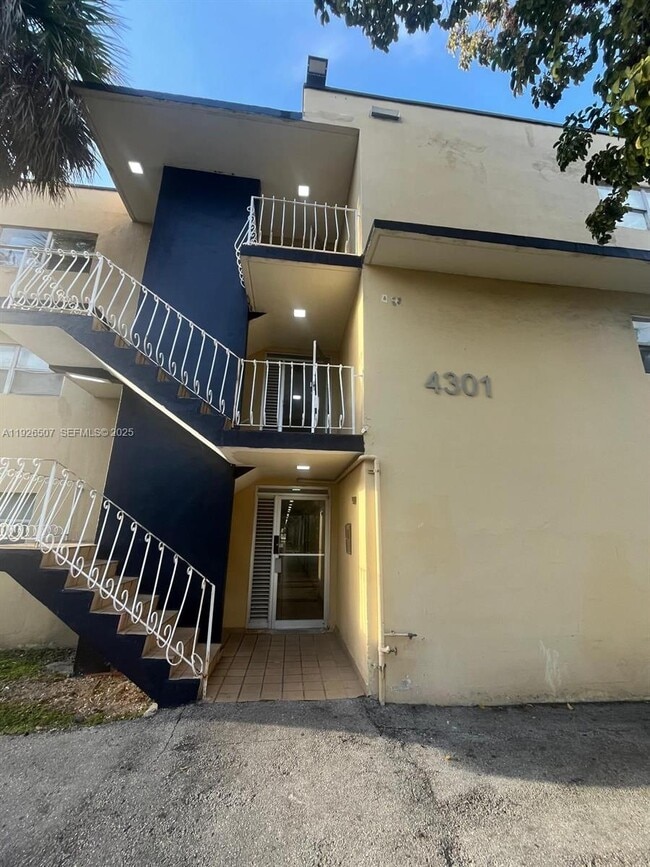 4301 NW S Tamiami Canal Dr in Miami, FL - Building Photo - Building Photo