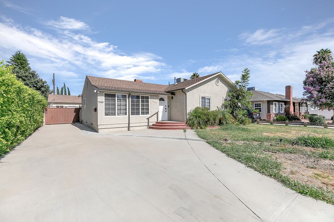 7548 Gaviota Ave in Van Nuys, CA - Building Photo