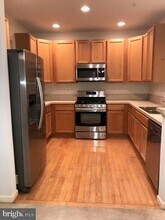 1321 Karen Blvd in Capitol Heights, MD - Foto de edificio - Building Photo