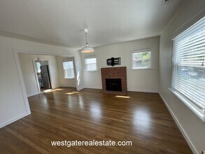 811 G St in Petaluma, CA - Building Photo - Building Photo