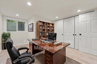 7727 Jones Ave NW in Seattle, WA - Foto de edificio - Building Photo