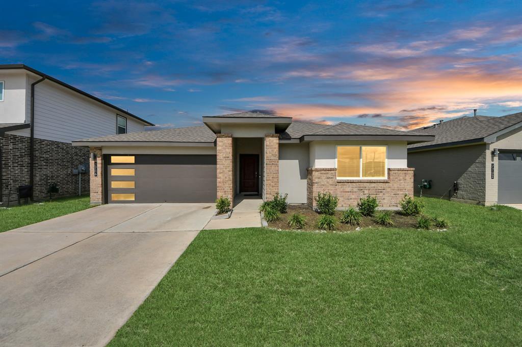 7706 Caspian Rnch Dr in Arcola, TX - Building Photo