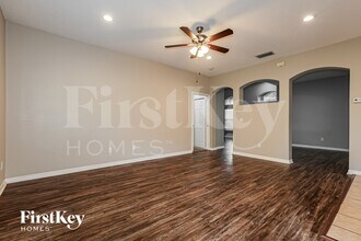 1335 Emerald Hill Way in Valrico, FL - Foto de edificio - Building Photo