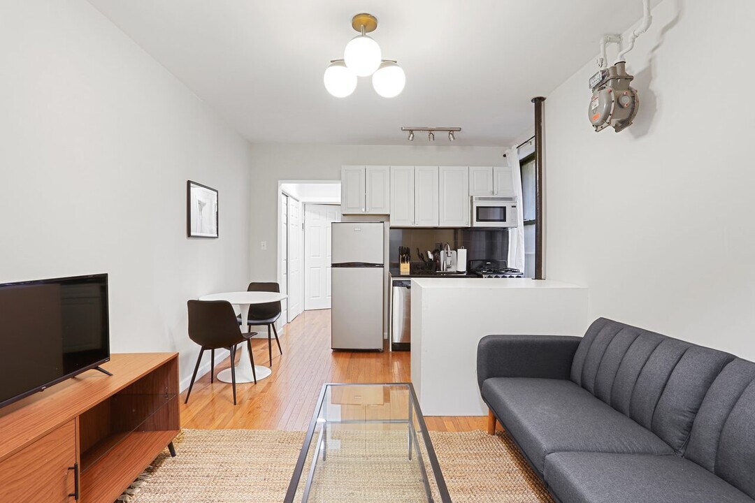 23 E 109 in New York, NY - Building Photo