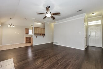 621 Pleasant Valley Dr in Burleson, TX - Building Photo - Building Photo