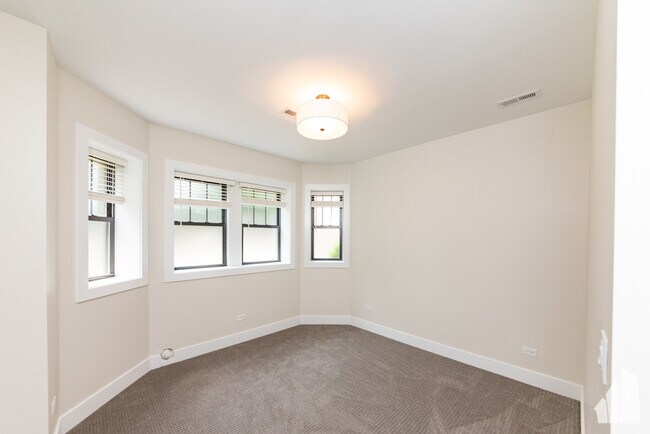 4955 N Seeley Ave, Unit 1 in Chicago, IL - Foto de edificio - Building Photo