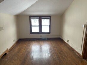1125 E Kensington Blvd in Shorewood, WI - Building Photo - Building Photo