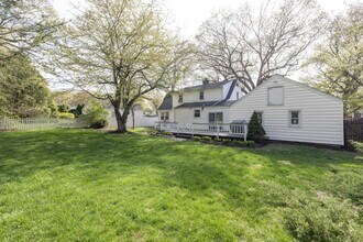 5 Lindenwoods Rd in Norwalk, CT - Building Photo - Building Photo