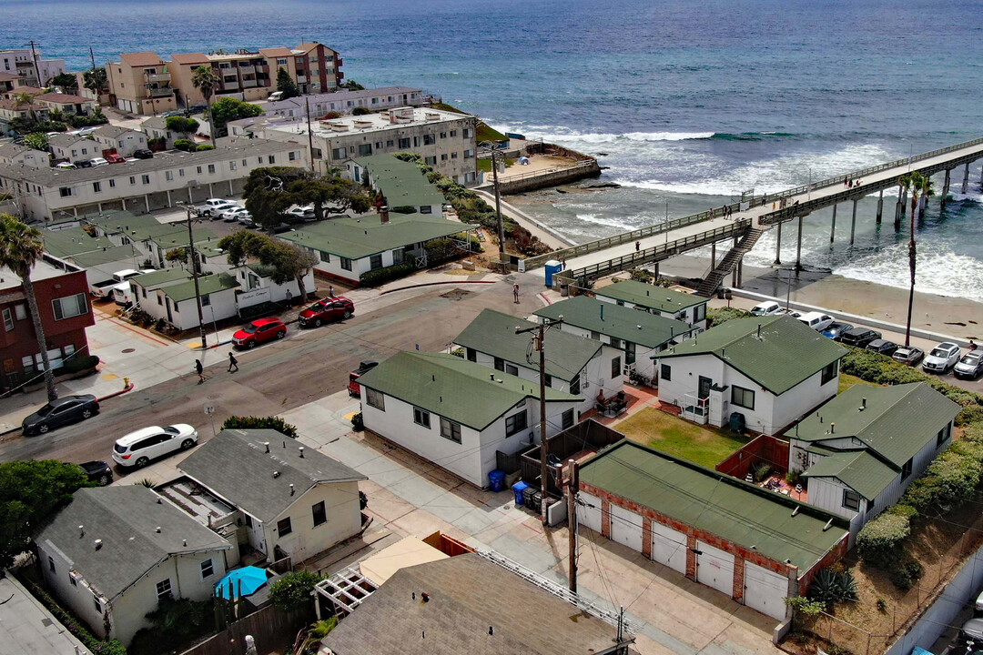 Surfside Cottages in San Diego, CA - Building Photo