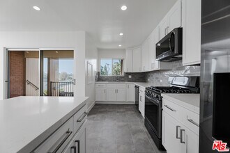 1007 Ocean Park Blvd in Santa Monica, CA - Building Photo - Building Photo