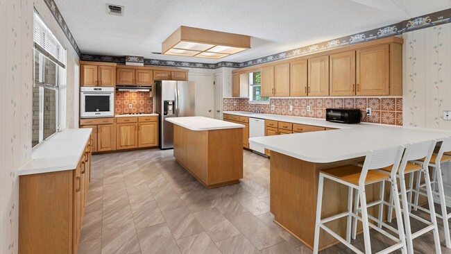 property at 15944 Shenandoah Ave