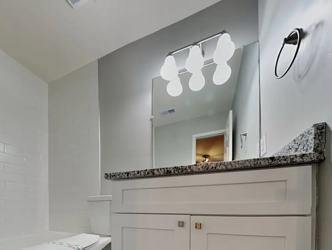 302 Graham Meadow Dr in Charlotte, NC - Foto de edificio - Building Photo