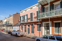 921 Dumaine St in New Orleans, LA - Foto de edificio - Building Photo