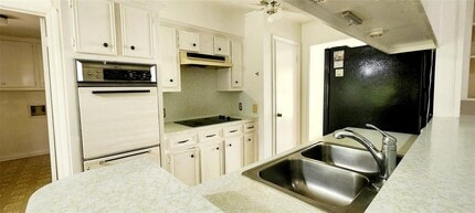 3608 Avenue R in Rosenberg, TX - Foto de edificio - Building Photo