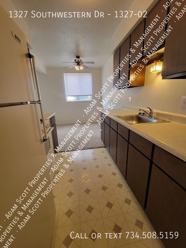 1327 Southwestern Dr-Unit -1327-02 in Tecumseh, MI - Building Photo - Building Photo