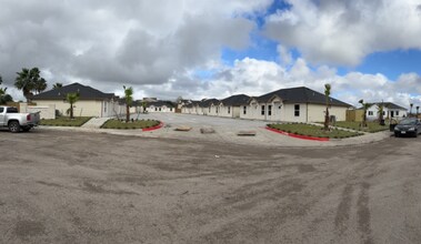 1810 Atrium Pl Dr in Harlingen, TX - Foto de edificio - Building Photo