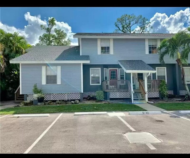 6132 Lakefront Dr in Ft. Myers, FL - Building Photo
