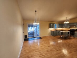 11751 N Ruby Dr in Hayden, ID - Foto de edificio - Building Photo