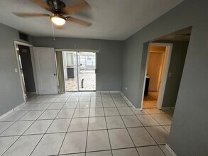 7225 Grandview Blvd in Miramar, FL - Building Photo - Building Photo
