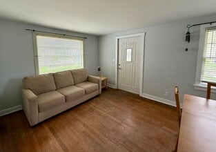 8 N Harrison St in Batavia, IL - Building Photo - Building Photo
