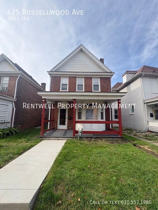 425 Russellwood Ave in Mckees Rocks, PA - Building Photo