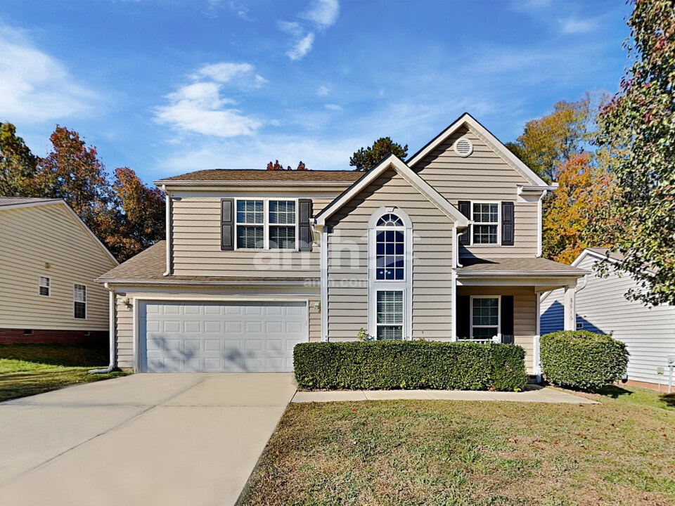 8616 Warwick Crest Ln in Charlotte, NC - Foto de edificio
