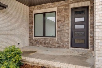 6133 S Maryland Ave in Springfield, MO - Building Photo - Building Photo