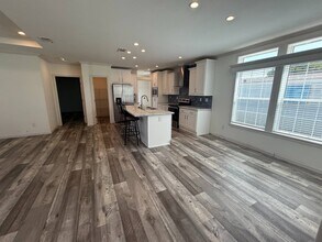 112 Paradise Dr in Davenport, FL - Foto de edificio - Building Photo