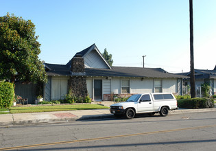 2021 E Almont Ave in Anaheim, CA - Building Photo - Building Photo