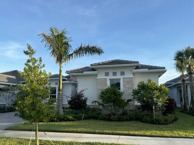 10036 Seagrass Wy in Palm Beach Gardens, FL - Building Photo - Building Photo